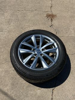 Infiniti Alloy Wheel with Bridgestone Tire