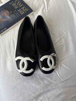 Black cc quilted leather ballet flats size 8 women’s (39)