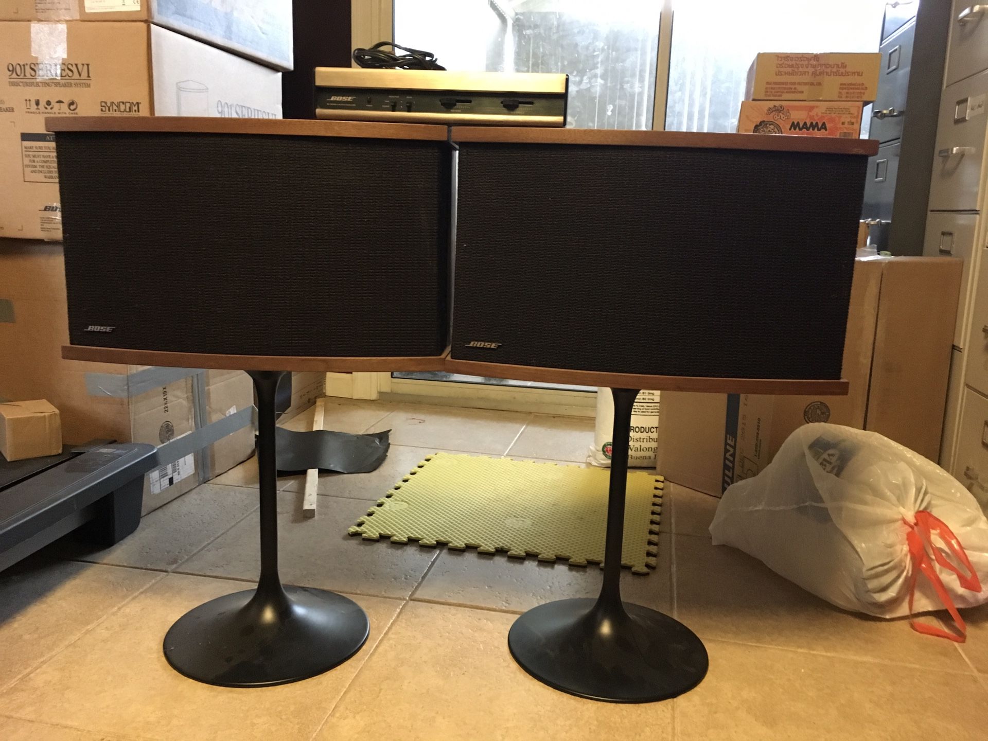 Bose 901 series V complete with equalizer and stand still in very good condition