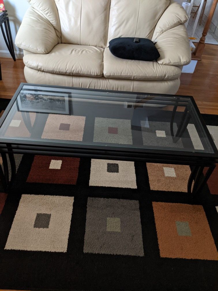 Coffee Table and End Tables (2)
48 x 24 x 18
23.5 x 20 x 22

Excellent condition.
Pickup only in Mayfield Heights. Thanks.