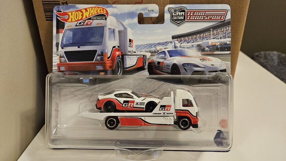 Hot Wheels Team transport 21 Toyota Supra And AEROLIFT