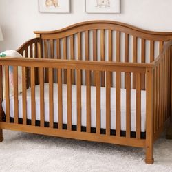 Solid Wood Baby Crib + Mattress Included – Excellent Condition
