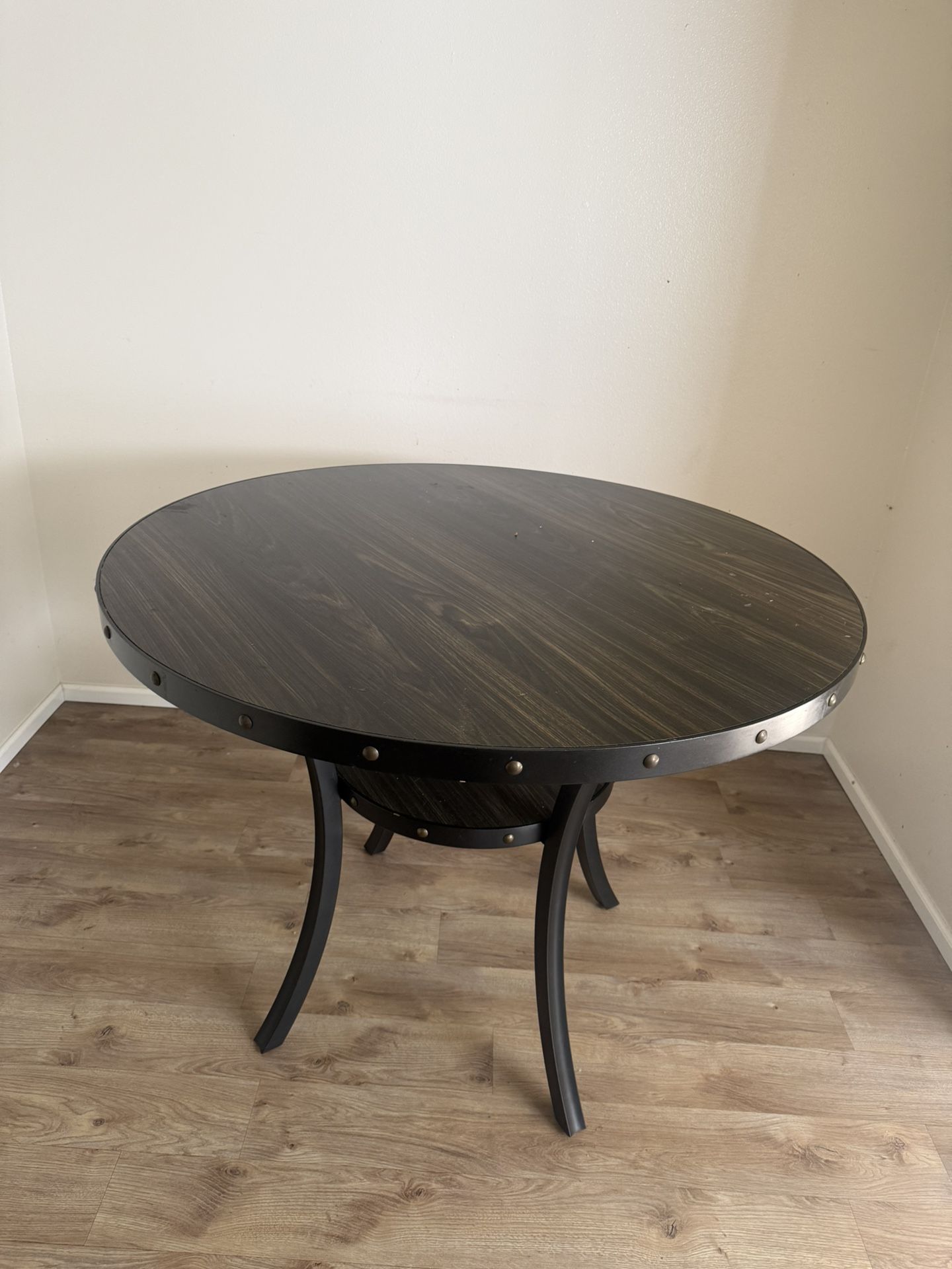 Round Table