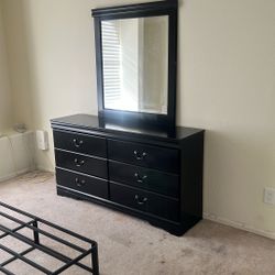 Black Dresser With Mirror