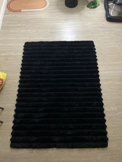 Black Wavy Pattern Rug
