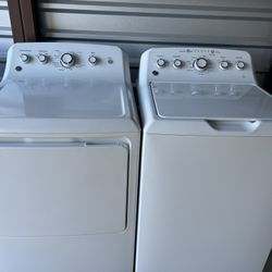 White GE Washer and Dryer Set 