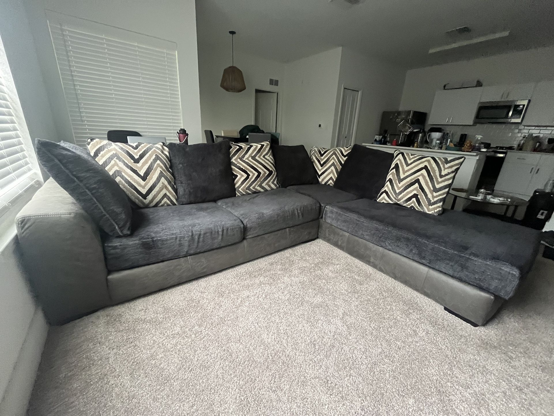 Black Sectional Sofa With Chaise