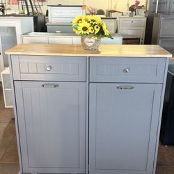  15.5 Gallon Kitchen Tilt Out Trash Cabinet Rubber Wood Tabletop 2 Drawers Shelf (Gray)💰89$  Decatur Location  2272 Lawrenceville Hwy Decatur, Georgi