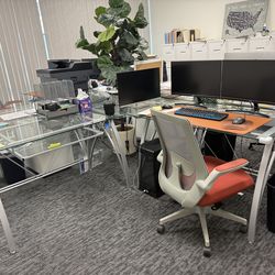 Move office Glass L-shape desk – good condition