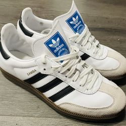 ADIDAS size 6 Sambas. Like new
