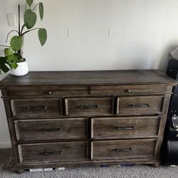 Dresser 9 drawers from living spaces