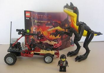LEGO Dino Attack Urban Avenger vs. Raptor (Vintage LEGO set)