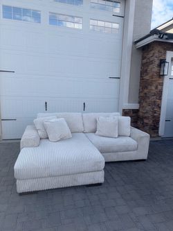 Ashley Furniture Lindyn 2-piece sectional in ivory, in good used condition