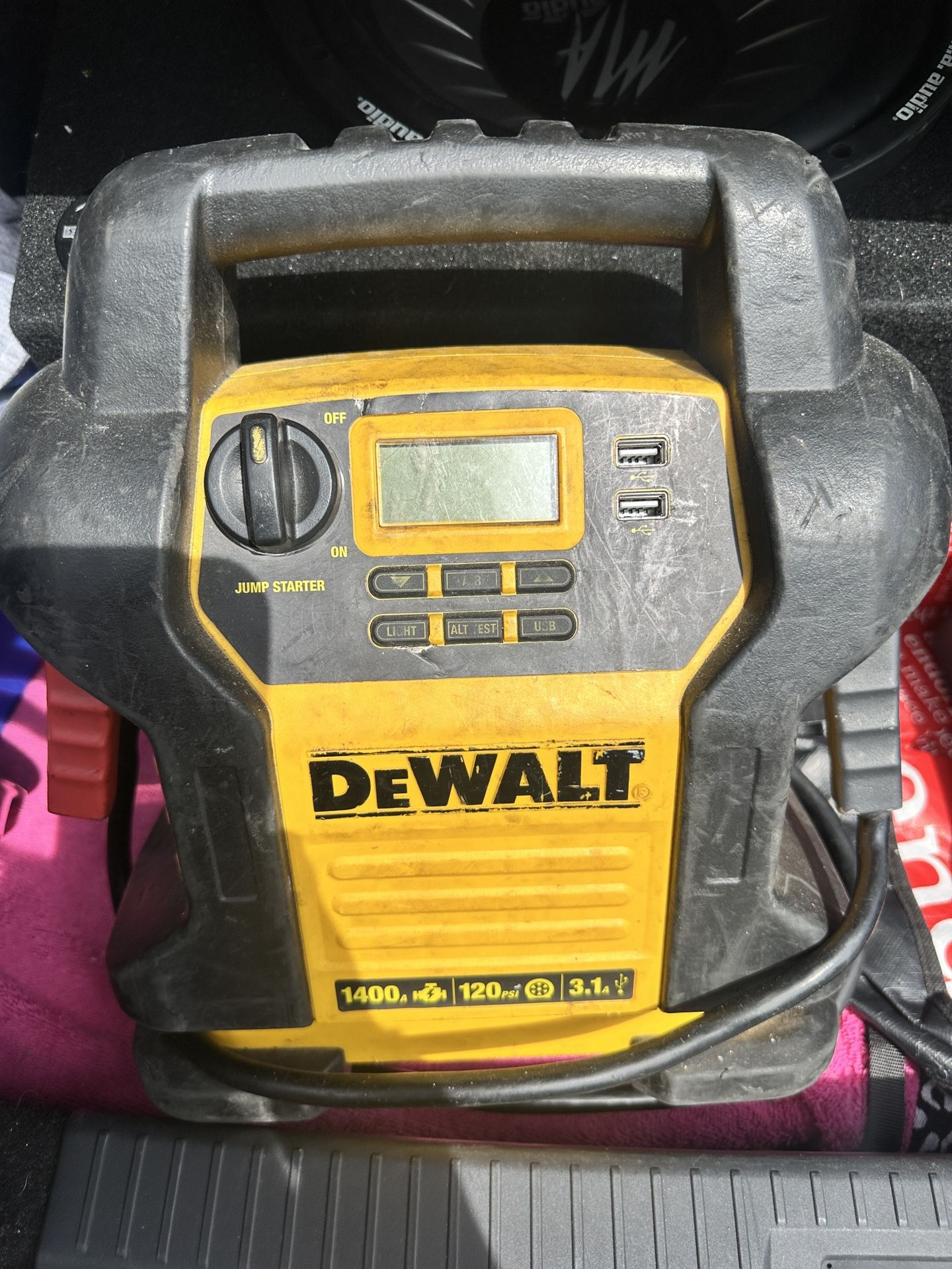 DeWalt Automotive Jump Starter with Digital Compressor and USB Power Bank
