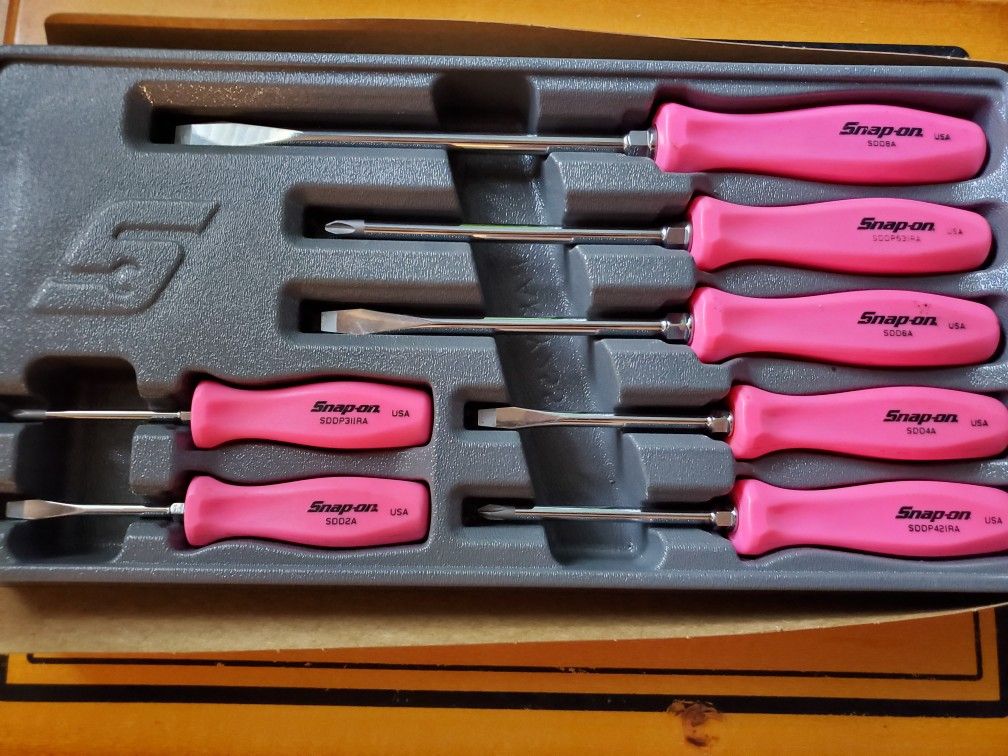 Snap On Tools Pink Screwdriver Set