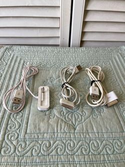 Genuine Apple iPod Shuffle 2nd Gen USB Dock + 2 Apple 30-Pin Charging Cables
