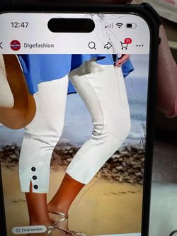 Women’s plain button decor capri pants