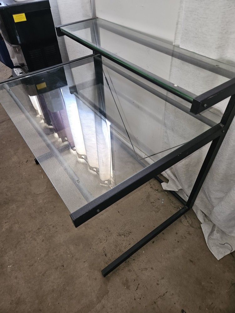 Glass Desk Top, Great Condition.