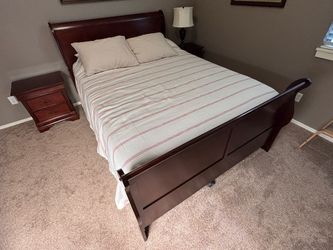 Queen Sleigh Bed w2 Nightstands & Matress