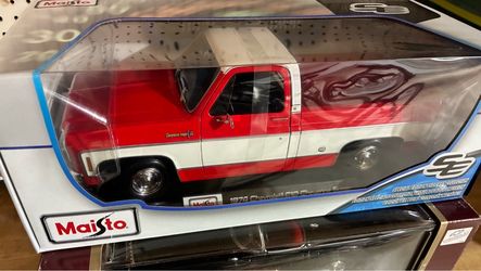 1:18 scale Chevy truck