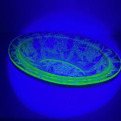 Vintage 1930s Jeannette Uranium Glass Oval Dish