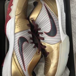 Kobe 4 Gold Meda Size 11