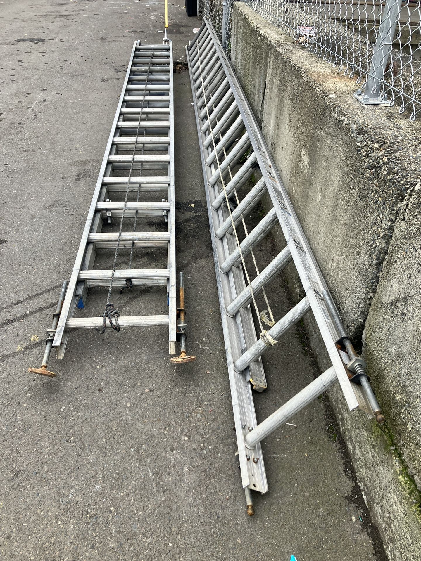 Aluminum Extension Ladders 32ft/40ft