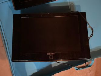 Samsung 22’ Flat Tv