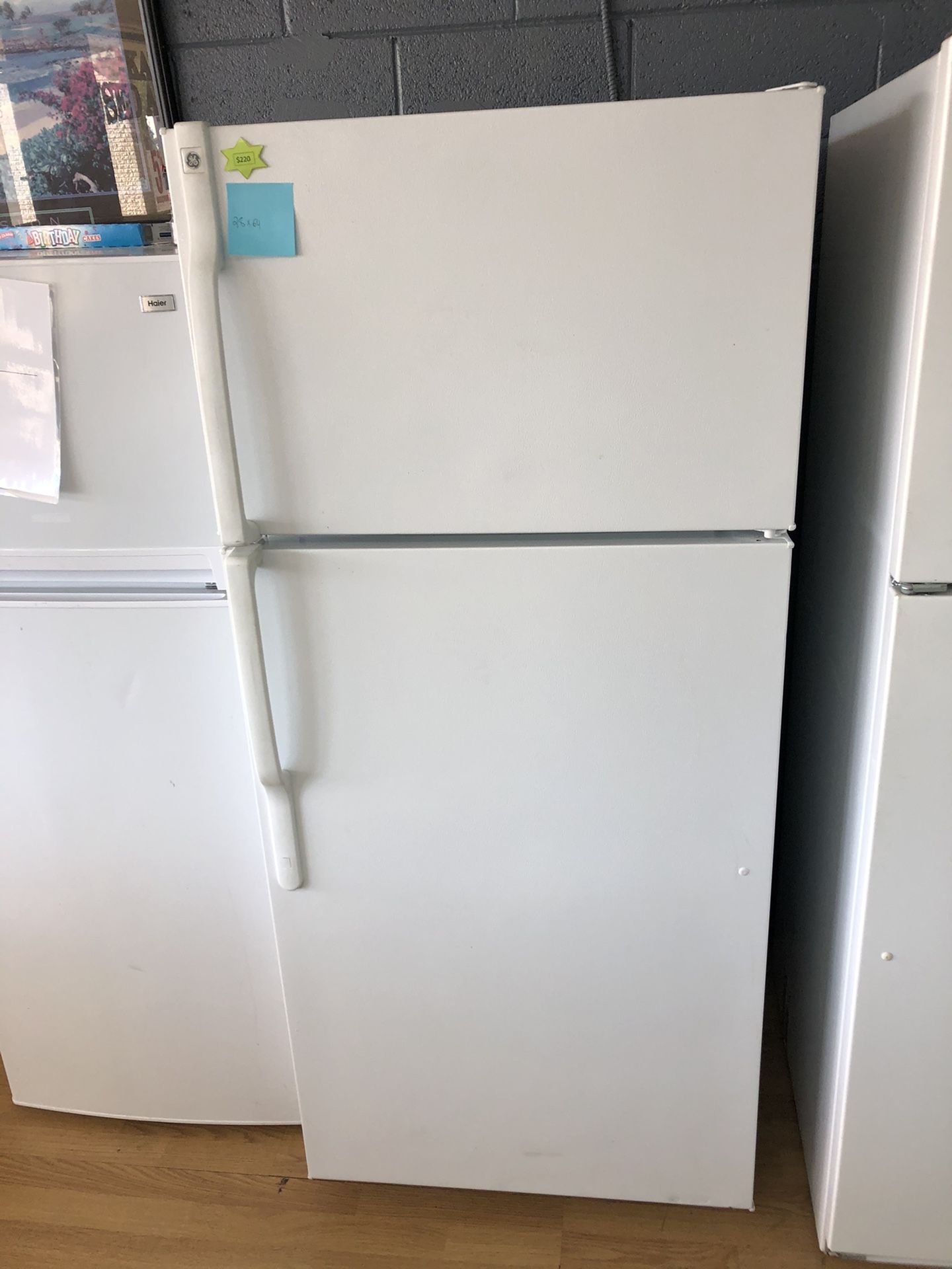 GE white top freezer refrigerador