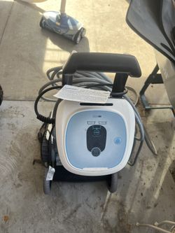 Pool Cleaner With Base