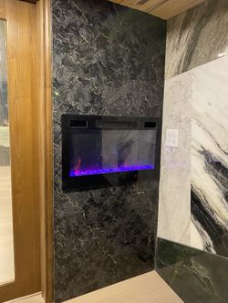 Kitchen / Bathroom / Fireplace 