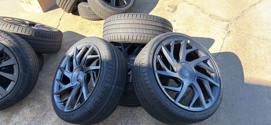 OEM 2026 Tesla model S rims with Goodyear all season tires 295/30/21, 265/35/21