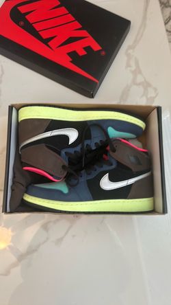 AIR JORDAN 1 MID SZ 7
