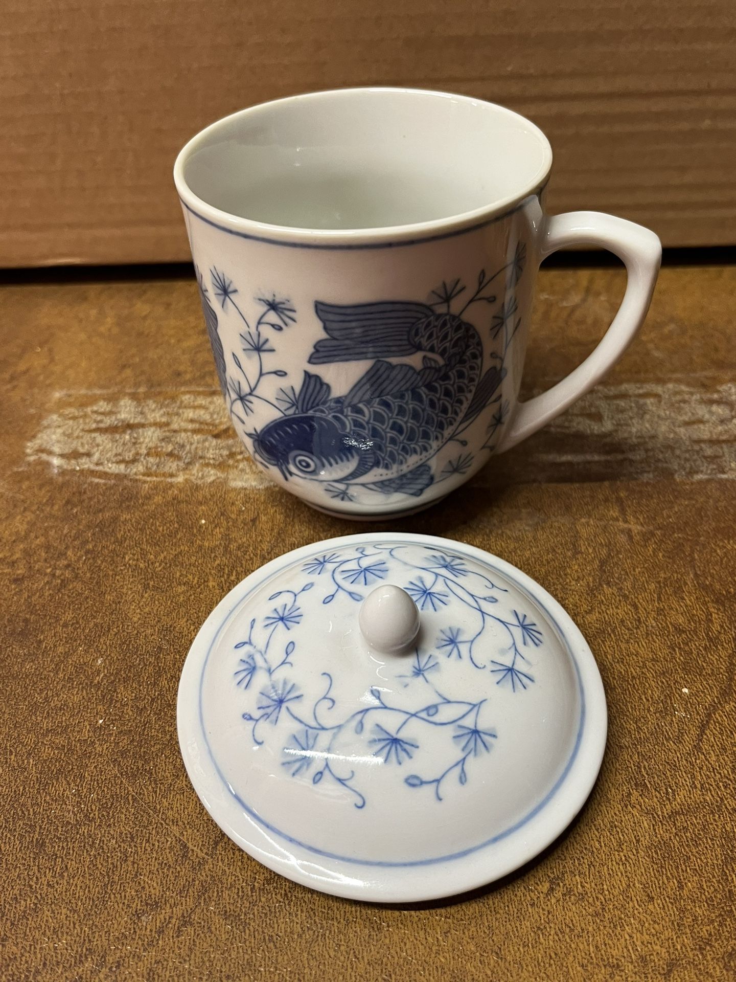 Vintage The Original CHINESE PORCELAIN BLUE & WHITE KOI FISH MUG CUP COFFEE TEA WTH LID