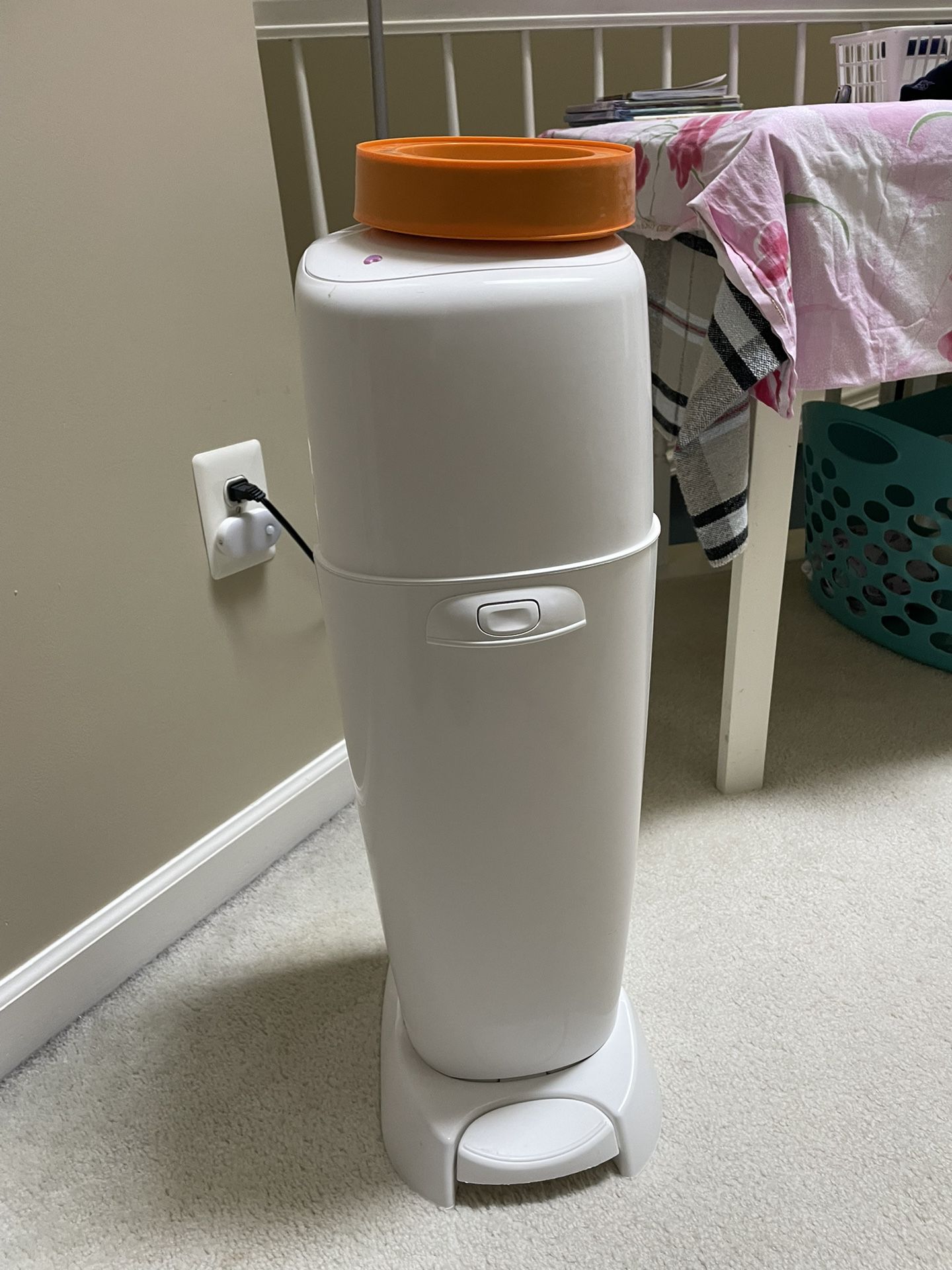 Diaper Pail With One Refill