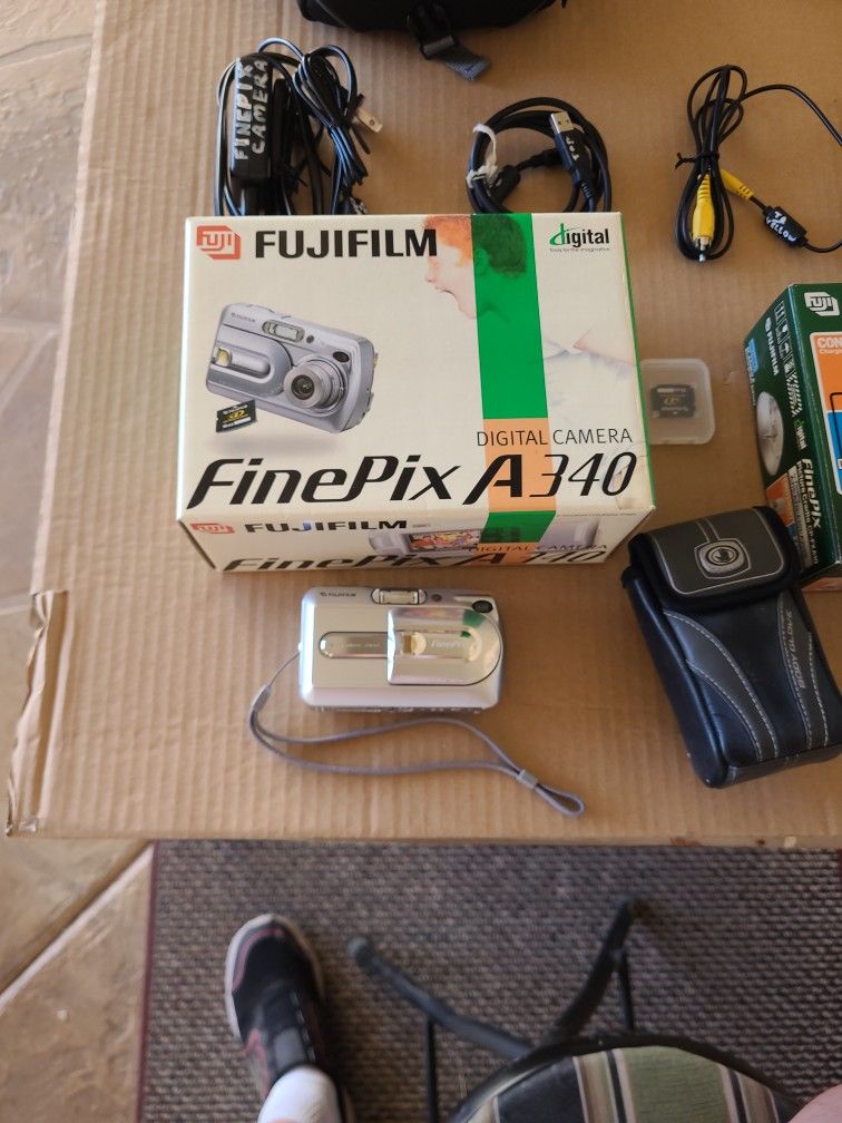 A- 340 Fujifilm camera & access