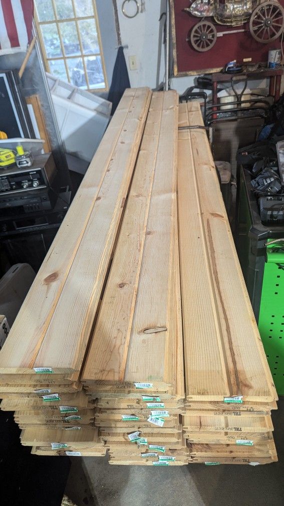 (40) 1x8x8 Car Siding 8' Boards
