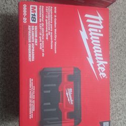 Milwaukee M18 2 Gallon Wet/Dry Vacuum Cleaner 