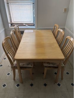 Dining table and 6 chairs set $180 cash