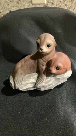 Cute Sea Otter Sculpture