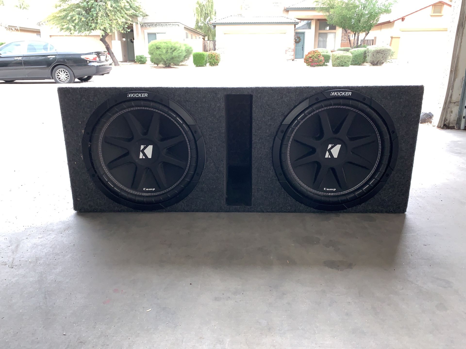 Kicker “Comp. & 12 in.” Subwoofer and Planet Audio 1500 watts amp With Box