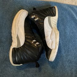 Air jordan 12 retro playoff (size 10.5)