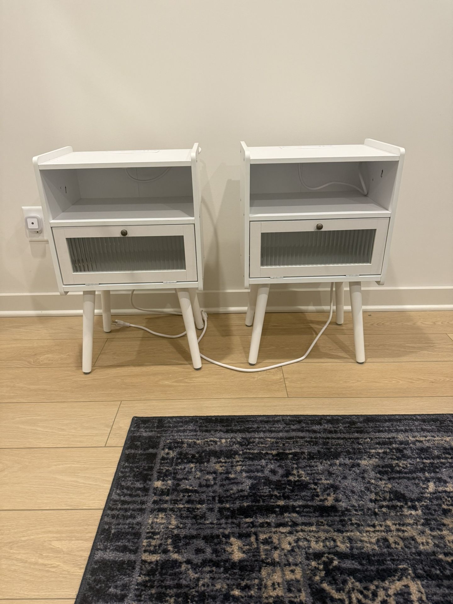 White Night Stands With USB Plug And Outlet