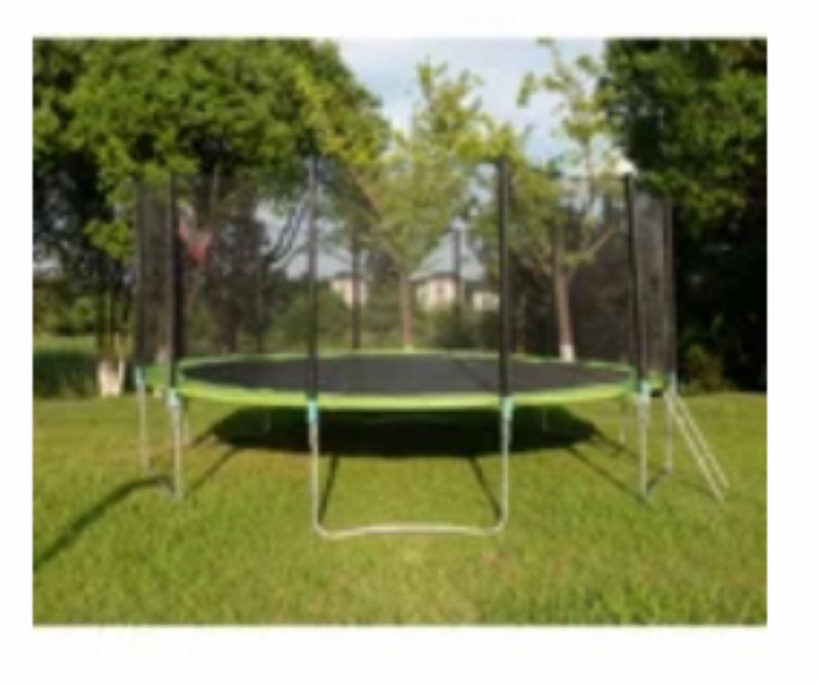Brand New In Box - 15’ Trampoline with Net
