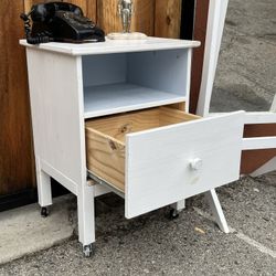 White wash end table 2 tier one drawer with wheels