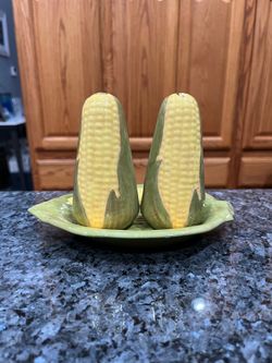 Ceramic Vintage Corn Cob Pair of Salt and Pepper Shakers With Plate.  Size approximately 4 1/4 inches tall.  Preowned the stoppers fell inside the sha