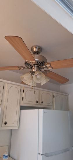 "Ceiling fan with five lights and five fan blades