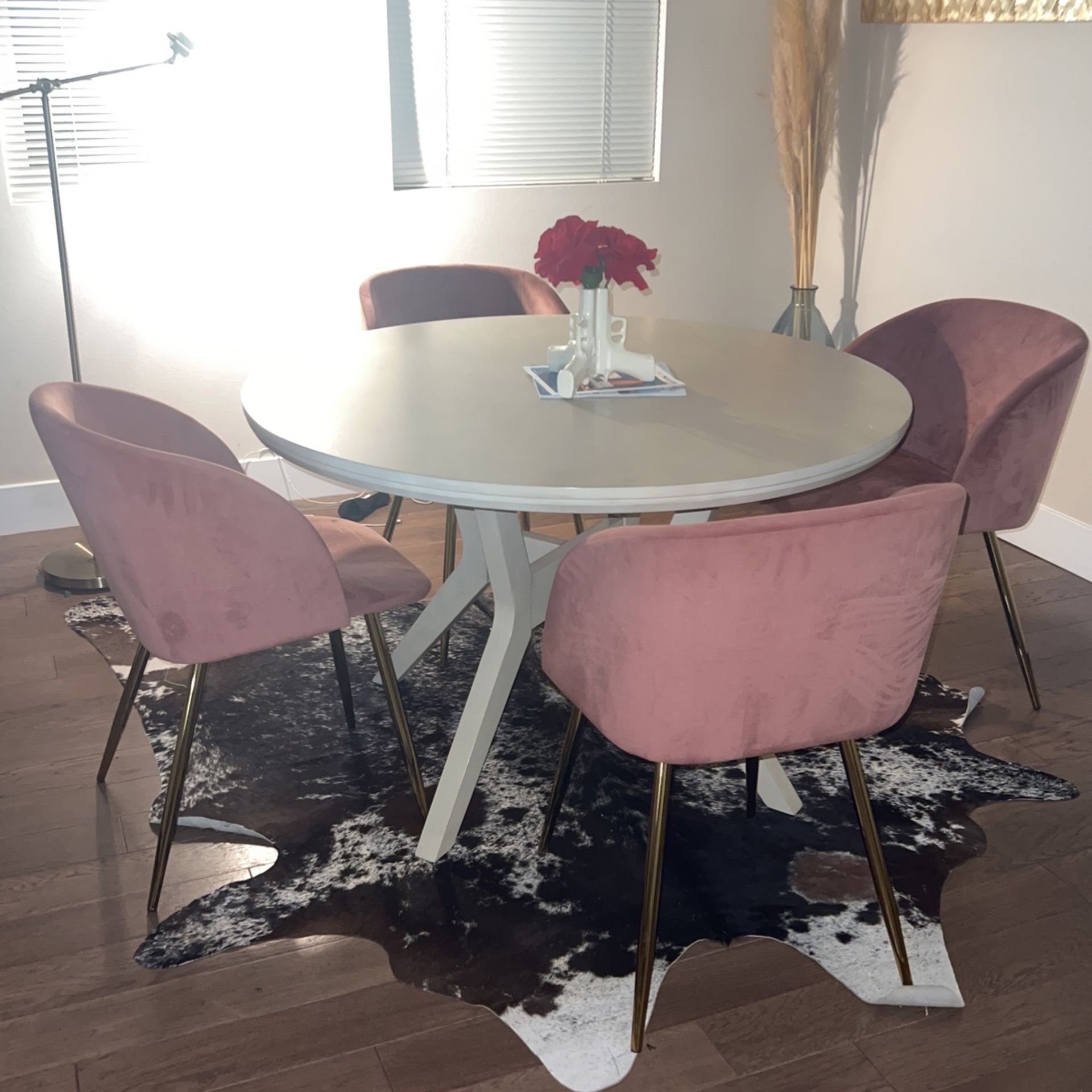 Dining table & Chairs