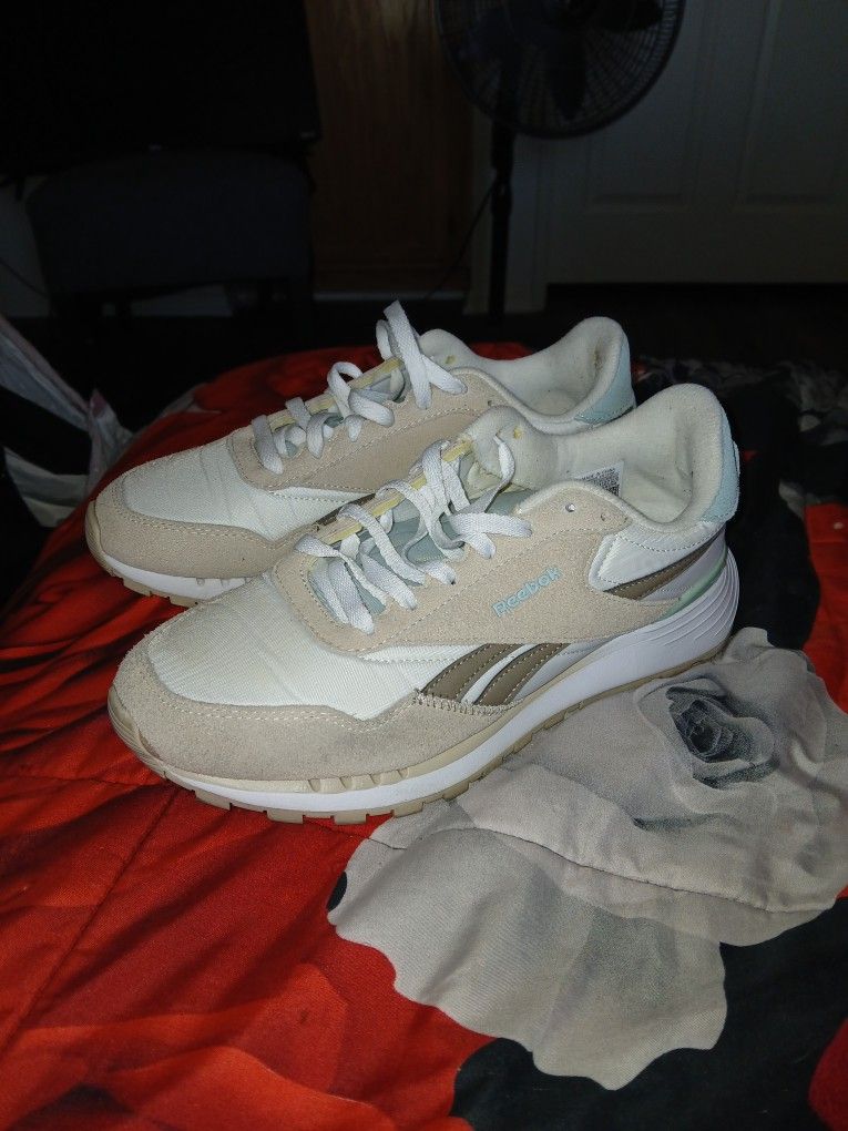Reebok Size 10 Women 8.5 Men