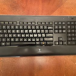 Logitech K800 Wireless Keyboard 